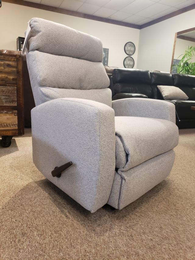 Best Home Furnishings® Hillarie Space Saver® Recliner