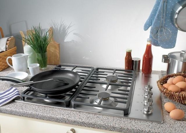 Miele 30" Stainless Steel Gas Cooktop 2