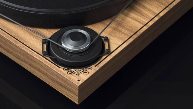 Pro-Ject 2Xperience SB Sgt. Pepper Walnut Turntable 5