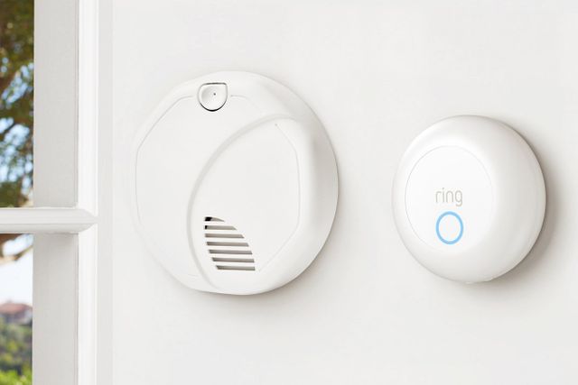 Ring White Alarm Smoke & Carbon Monoxide Listener 1