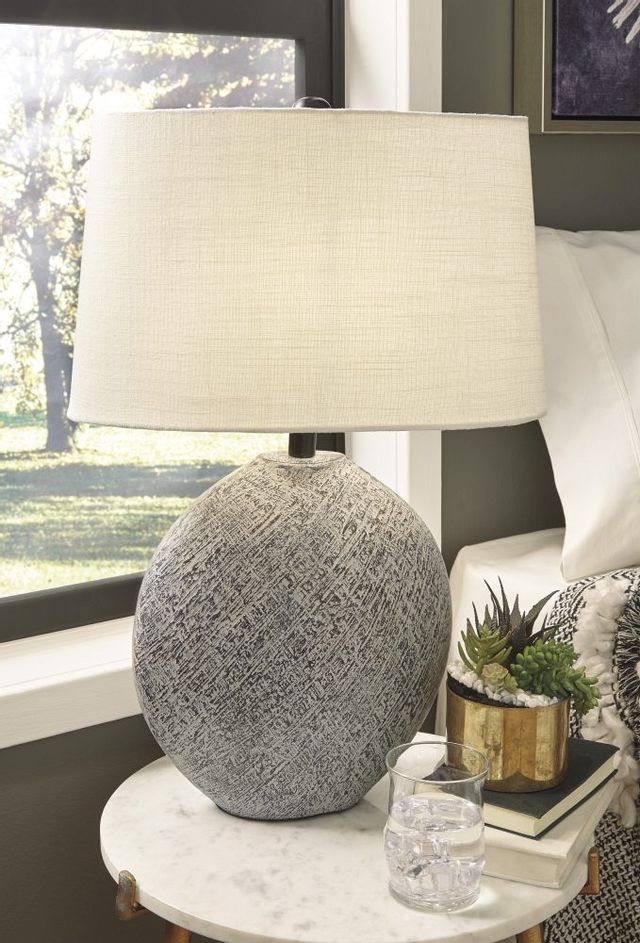 Signature Design by Ashley® Harif Beige Paper Table Lamp 2