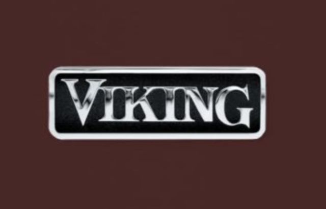 Viking® 5 Series Kalamata Red Professional Dishwasher Door Panel 1