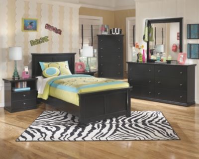 Signature Design by Ashley Five Drawer Chest 3