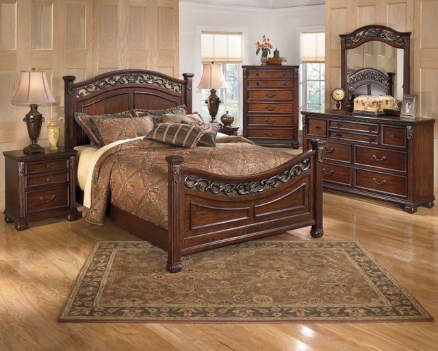 Signature Design by Ashley® Leahlyn 4-Piece Warm Brown Queen Panel Bed Set 4