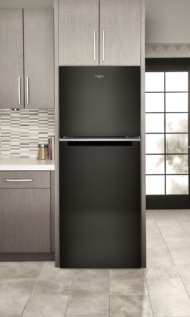 Réfrigérateur à congélateur supérieur de 24 po Whirlpool® de 11,6 pi³ - Acier inoxydable noir 3