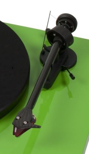 Pro-Ject Debut Carbon High Gloss Green Turntable 1