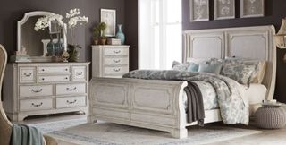 Liberty Furniture Abbey Road 4-Piece White Queen Sleigh Bed Set