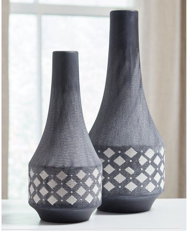 Signature Design by Ashley® Dornitilla Black and White Vase (Set of 2) 1