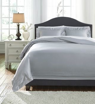 Signature Design by Ashley® Chamness Gray Queen Duvet Cover Set