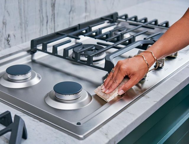 Café™ 30" Stainless Steel Gas Cooktop 12