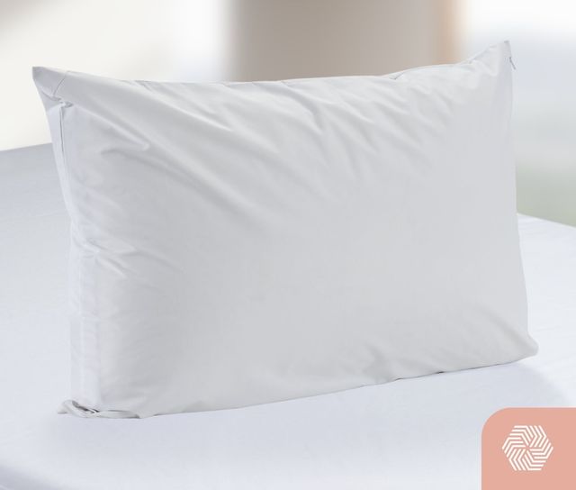 DreamFit® DreamComfort™ White Queen Pillow Protector 1