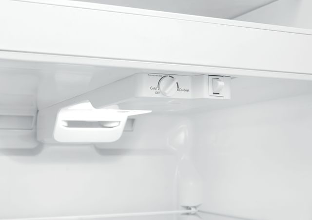 Réfrigérateur à congélateur supérieur de 30 po Frigidaire® de 18,3 pi³ - Blanc 4