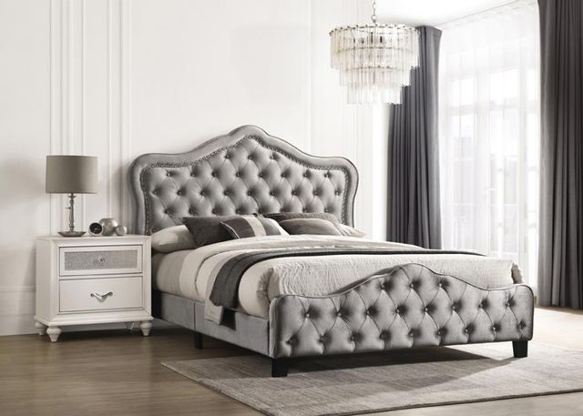 Coaster® Bella Silver Gray Eastern King Panel Bed 1
