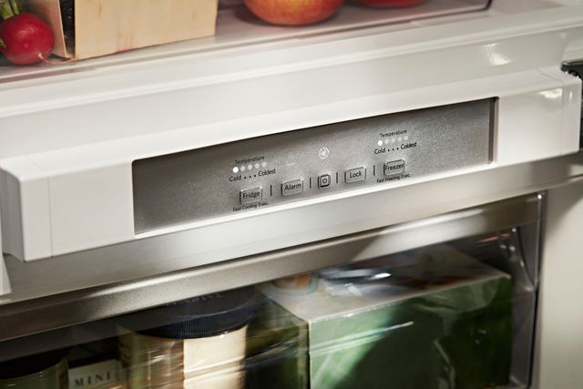 Réfrigérateur à congélateur inférieur intégré de 24 po KitchenAid® de 10,0 pi³ - Prêt pour les panneaux 4
