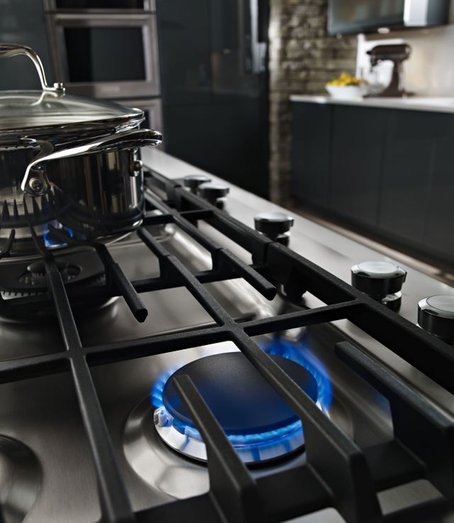 KitchenAid® 36'' Stainless Steel Gas Cooktop 4