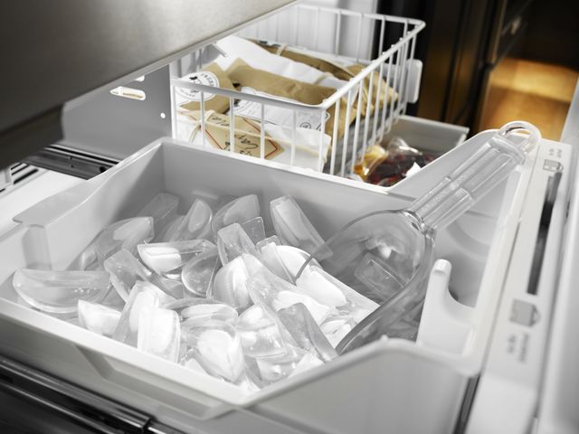 Réfrigérateur à portes françaises à profondeur de comptoir 36 po KitchenAid® de 22,0 pi³ - Acier inoxydable 9