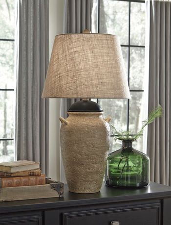 Ashley® Ceramic Table Lamp (1/CN)