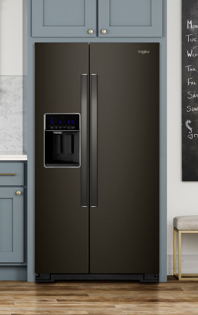 Réfrigérateur côte-à-côte à profondeur de comptoir de 36 po Whirlpool® de 20,6 pi³ - Acier inoxydable noir résistant aux traces de doigts 3