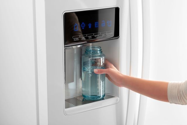 Réfrigérateur côte-à-côte à profondeur de comptoir de 36 po Whirlpool® de 20,6 pi³ - Acier inoxydable résistant aux traces de doigts 42