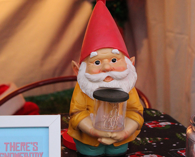 Cute DIY Christmas Gnome Garland