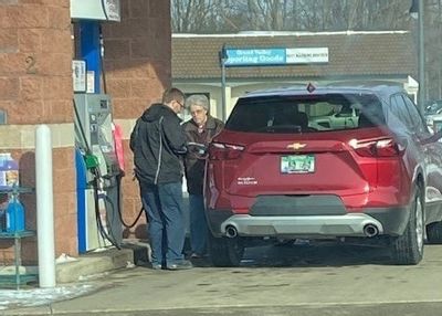 Bekins installer helping someone at gas station